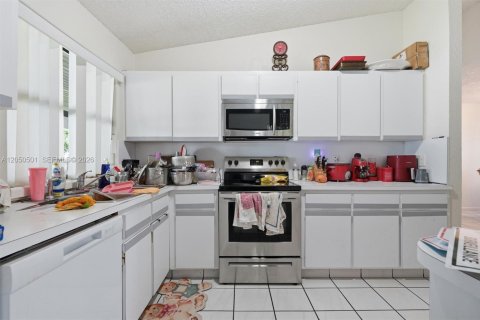 Villa ou maison à vendre à Miami, Floride: 3 chambres, 161.93 m2 № 2248358 - photo 21