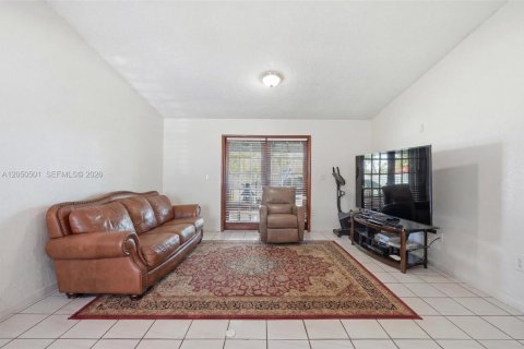 Villa ou maison à vendre à Miami, Floride: 3 chambres, 161.93 m2 № 2248358 - photo 8