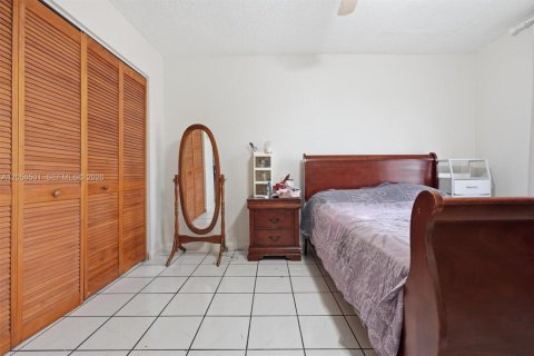 Villa ou maison à vendre à Miami, Floride: 3 chambres, 161.93 m2 № 2248358 - photo 29