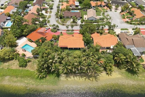 Villa ou maison à vendre à Miami, Floride: 3 chambres, 161.93 m2 № 2248358 - photo 5
