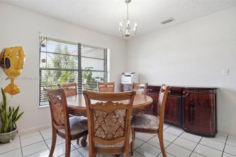 Villa ou maison à vendre à Miami, Floride: 3 chambres, 161.93 m2 № 2248358 - photo 23