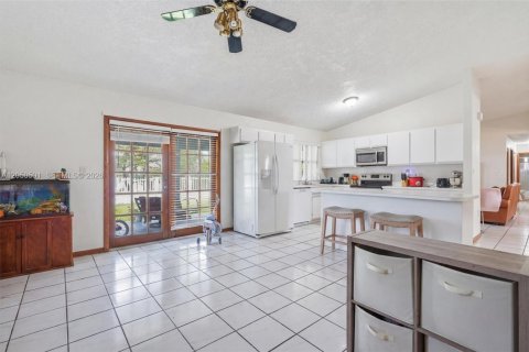Villa ou maison à vendre à Miami, Floride: 3 chambres, 161.93 m2 № 2248358 - photo 13