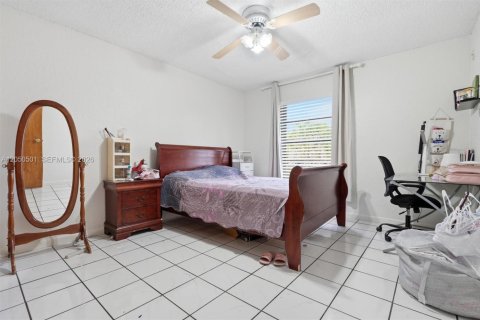 Villa ou maison à vendre à Miami, Floride: 3 chambres, 161.93 m2 № 2248358 - photo 27