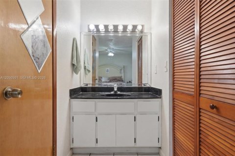 Villa ou maison à vendre à Miami, Floride: 3 chambres, 161.93 m2 № 2248358 - photo 15