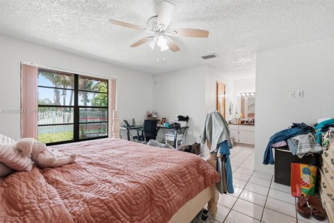 Villa ou maison à vendre à Miami, Floride: 3 chambres, 161.93 m2 № 2248358 - photo 26