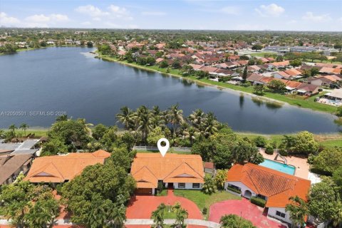 Villa ou maison à vendre à Miami, Floride: 3 chambres, 161.93 m2 № 2248358 - photo 3