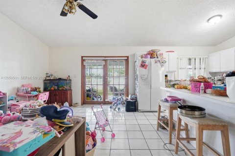 Villa ou maison à vendre à Miami, Floride: 3 chambres, 161.93 m2 № 2248358 - photo 19