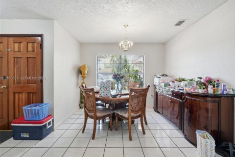 Villa ou maison à vendre à Miami, Floride: 3 chambres, 161.93 m2 № 2248358 - photo 10