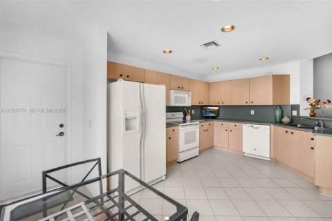 House in Weston, Florida 2 bedrooms, 137.5 sq.m. № 2412046 - photo 12