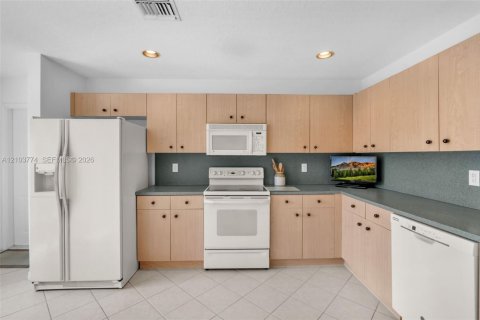 House in Weston, Florida 2 bedrooms, 137.5 sq.m. № 2412046 - photo 14