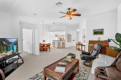 House in Weston, Florida 2 bedrooms, 137.5 sq.m. № 2412046 - photo 5