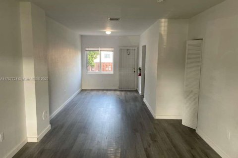 Condo in Miami, Florida, 3 bedrooms  № 1706526 - photo 8
