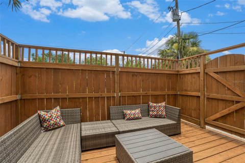 Townhouse in Tampa, Florida 3 bedrooms, 149.39 sq.m. № 1835204 - photo 27