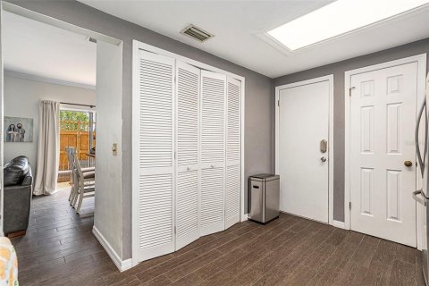 Townhouse in Tampa, Florida 3 bedrooms, 149.39 sq.m. № 1835204 - photo 10