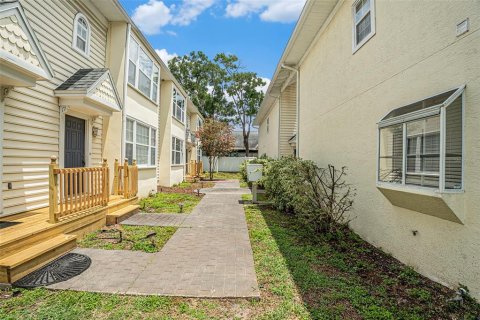 Townhouse in Tampa, Florida 3 bedrooms, 149.39 sq.m. № 1835204 - photo 2