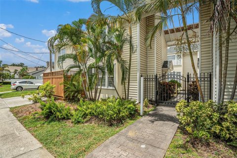 Townhouse in Tampa, Florida 3 bedrooms, 149.39 sq.m. № 1835204 - photo 29