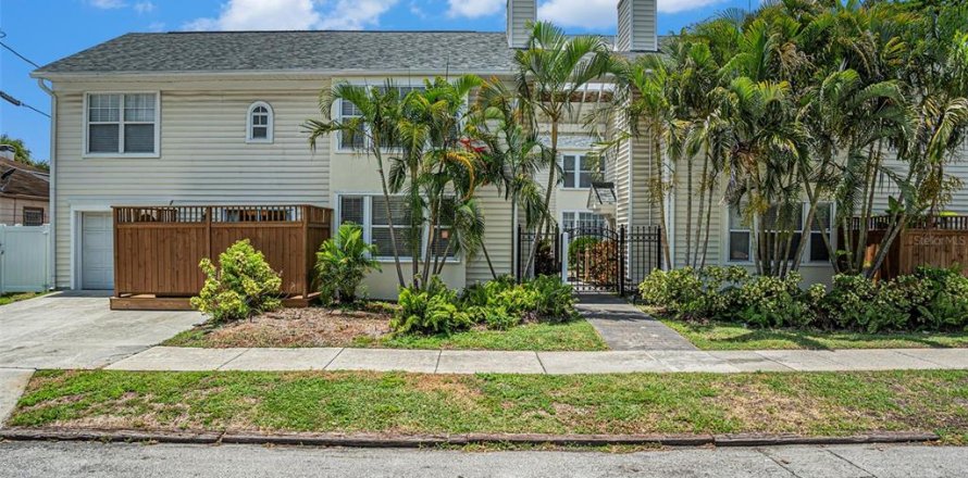 Townhouse in Tampa, Florida 3 bedrooms, 149.39 sq.m. № 1835204