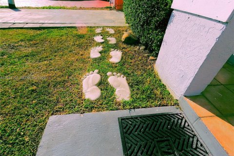 Casa en venta en Homestead, Florida, 4 dormitorios, 128.48 m2 № 2054357 - foto 17