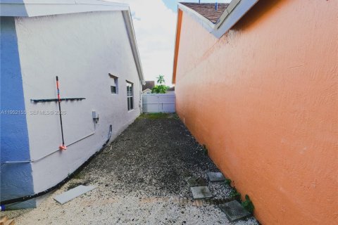 Casa en venta en Homestead, Florida, 4 dormitorios, 128.48 m2 № 2054357 - foto 13