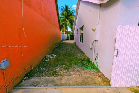 Casa en venta en Homestead, Florida, 4 dormitorios, 128.48 m2 № 2054357 - foto 15