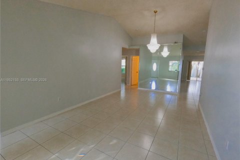Casa en venta en Homestead, Florida, 4 dormitorios, 128.48 m2 № 2054357 - foto 5