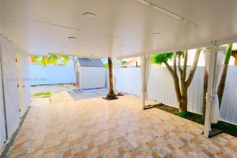 Casa en venta en Homestead, Florida, 4 dormitorios, 128.48 m2 № 2054357 - foto 12