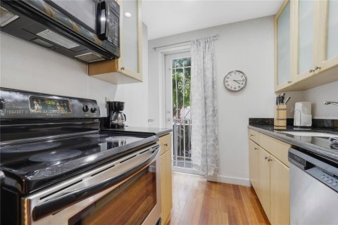 Condo in Miami Beach, Florida, 1 bedroom  № 1867060 - photo 6