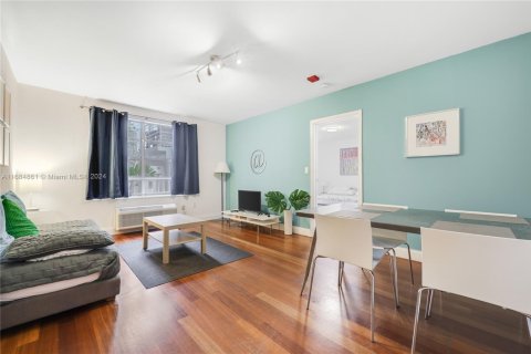 Condo in Miami Beach, Florida, 1 bedroom  № 1867060 - photo 2