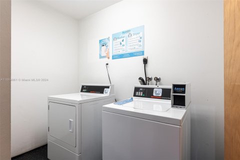 Condo in Miami Beach, Florida, 1 bedroom  № 1867060 - photo 18