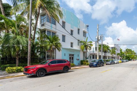 Condo in Miami Beach, Florida, 1 bedroom  № 1867060 - photo 16