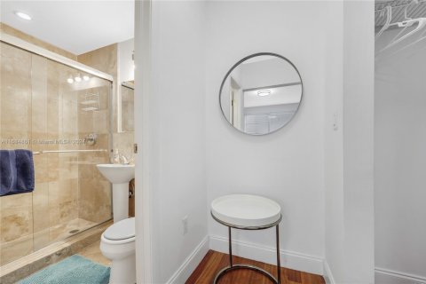 Condo in Miami Beach, Florida, 1 bedroom  № 1867060 - photo 11