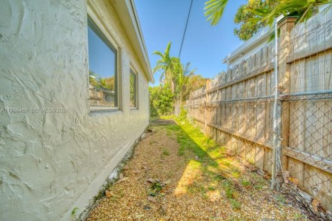 Villa ou maison à louer à Miami, Floride: 2 chambres, 92.9 m2 № 2048273 - photo 16