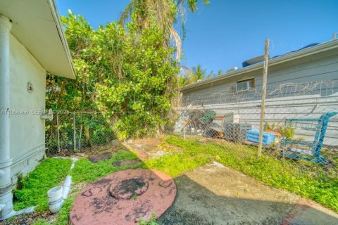 Villa ou maison à louer à Miami, Floride: 2 chambres, 92.9 m2 № 2048273 - photo 17