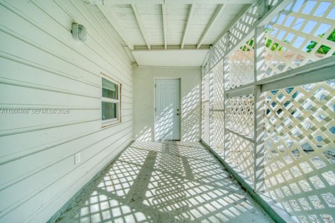 Villa ou maison à louer à Miami, Floride: 2 chambres, 92.9 m2 № 2048273 - photo 18