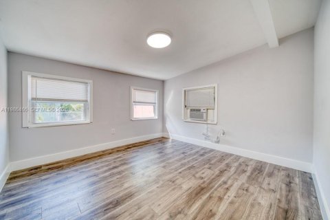 Villa ou maison à louer à Miami, Floride: 2 chambres, 92.9 m2 № 2048273 - photo 11