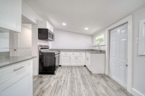 Villa ou maison à Miami, Floride 2 chambres, 92.9 m2 № 2048273