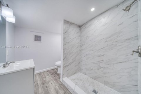 Villa ou maison à louer à Miami, Floride: 2 chambres, 92.9 m2 № 2048273 - photo 3