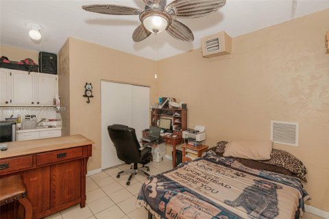 House in Hialeah, Florida 3 bedrooms, 117.06 sq.m. № 1976011 - photo 19