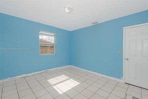House in Hialeah, Florida 3 bedrooms, 117.06 sq.m. № 1976011 - photo 10
