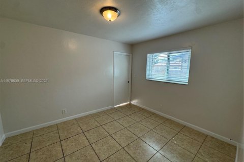 Villa ou maison à louer à Hollywood, Floride: 2 chambres, 201.6 m2 № 2046424 - photo 8