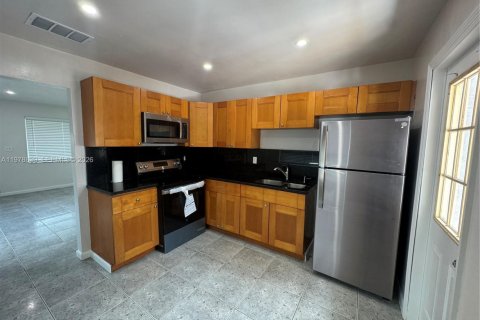 Villa ou maison à louer à Hollywood, Floride: 2 chambres, 201.6 m2 № 2046424 - photo 3