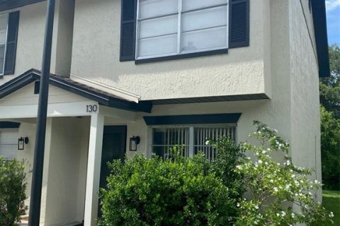 Adosado en Winter Springs, Florida 2 dormitorios, 83.24 m2 № 2287499