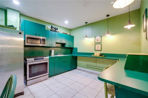 Commercial property in Miami, Florida № 2076780 - photo 19