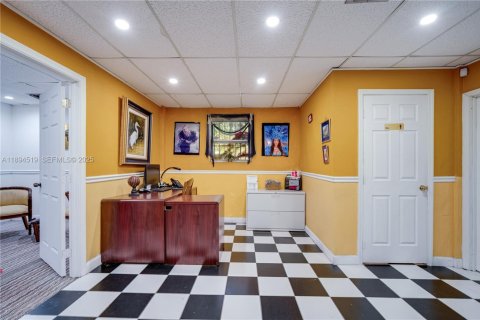 Commercial property in Miami, Florida № 2076780 - photo 23