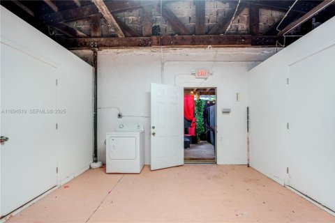 Commercial property in Miami, Florida № 2076780 - photo 29