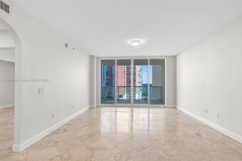Condo in Aventura, Florida, 3 bedrooms  № 1951782 - photo 9