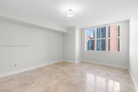 Condo in Aventura, Florida, 3 bedrooms  № 1951782 - photo 18