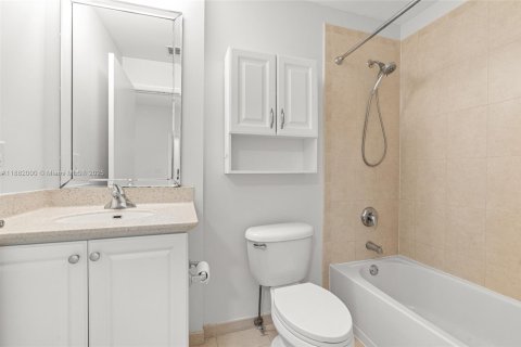 Condo in Aventura, Florida, 3 bedrooms  № 1951782 - photo 28