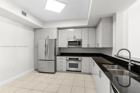 Condo in Aventura, Florida, 3 bedrooms  № 1951782 - photo 16