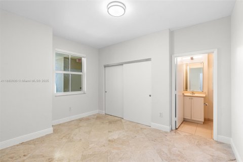 Condo in Aventura, Florida, 3 bedrooms  № 1951782 - photo 27